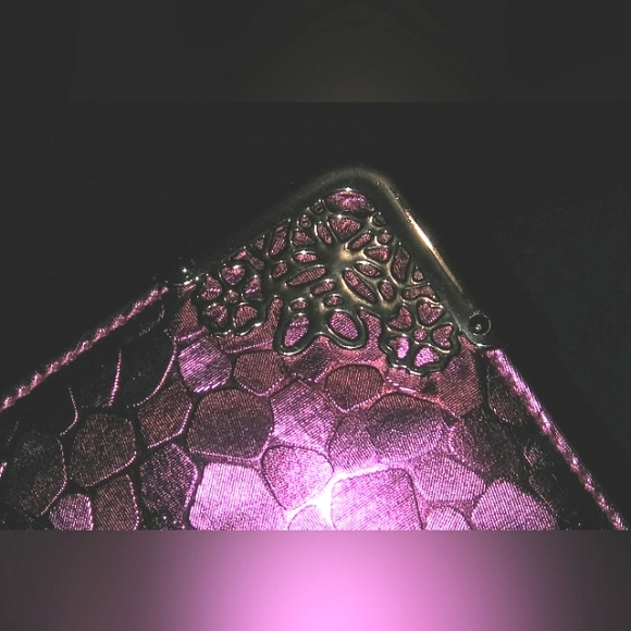 "Meilaine" Hot Pink Embossed Design Gold Toned Filigree Zip Wallet - Picture 2 of 5